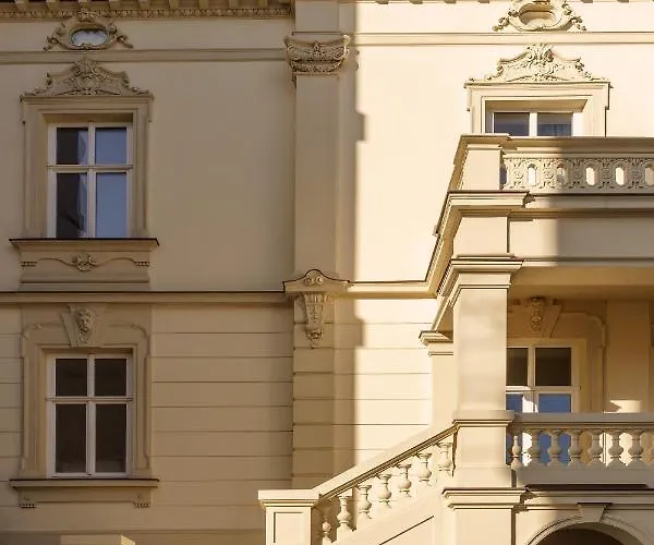 ホテル Maestral 4*